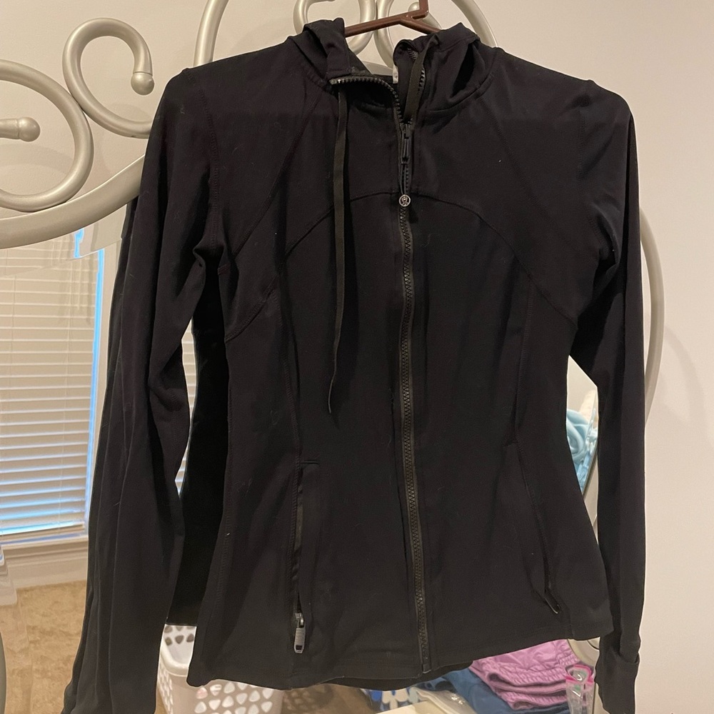 Lululemon Define jacket. Never been worn. Just washed once. Good condition.